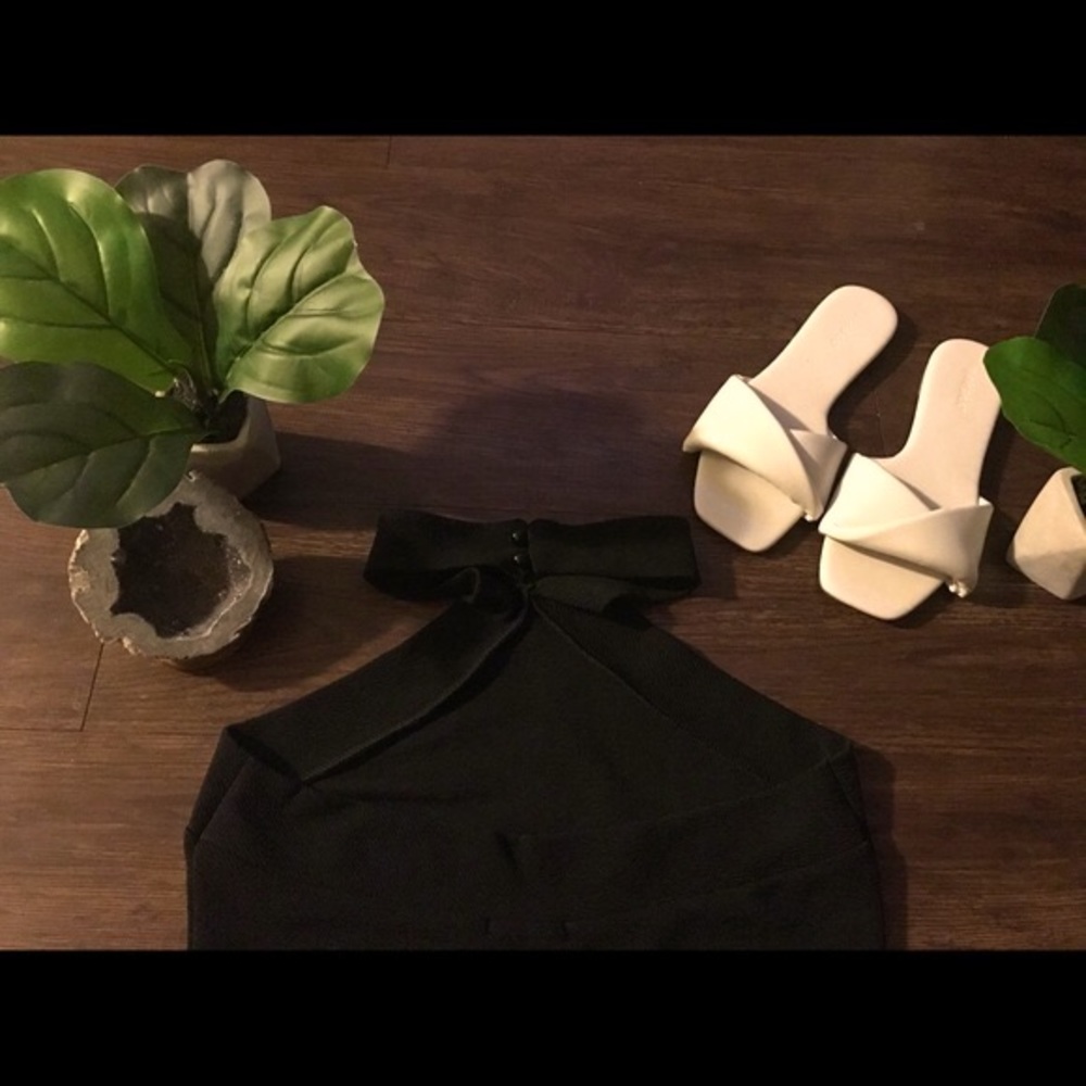Boohoo Cropped Halter - Picture 2 of 3